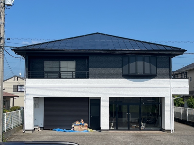 真岡市 I様邸 ：【テナントリフォーム工事】高耐久シリコン屋根/外壁塗装工事
